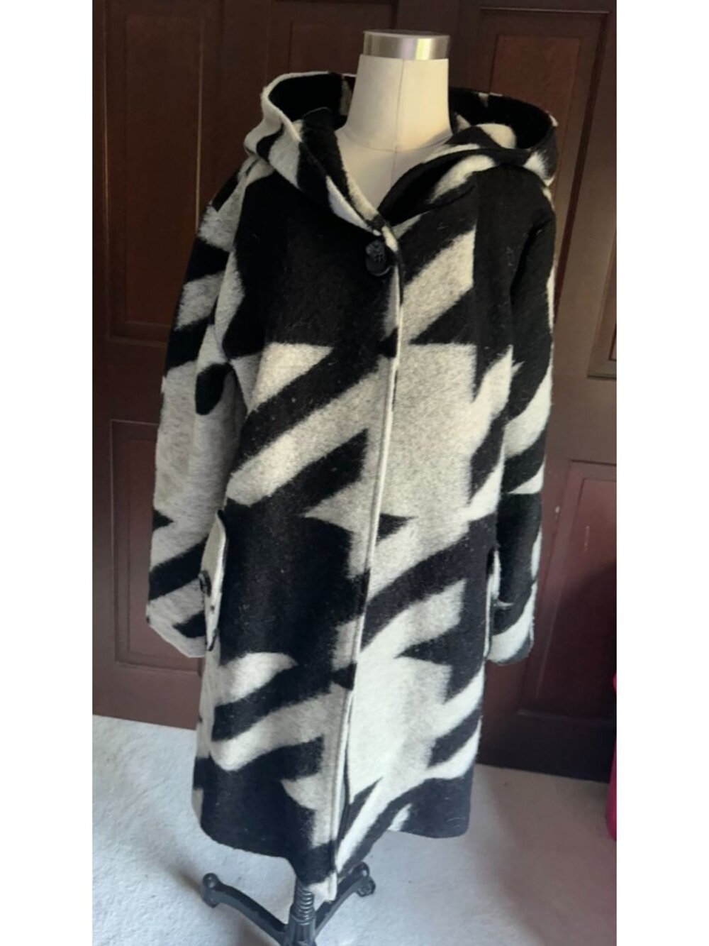Black and white abstract pattern hooded coat Made in Italy single button M/L